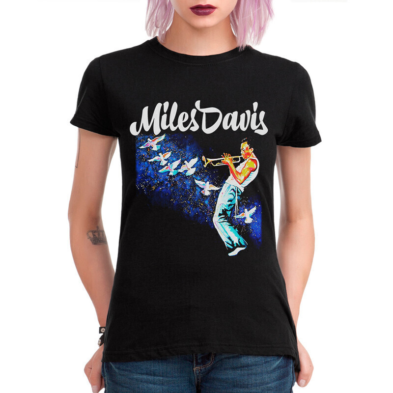 Женская футболка Dream Shirts с изображением Майлса Дэйвиса, модель 1000405-1, черного цвета, размер L.