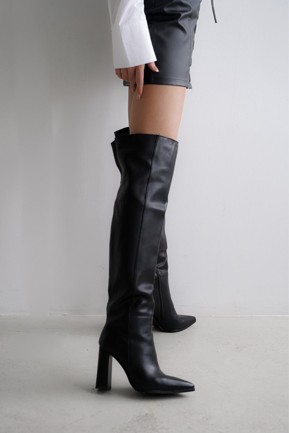 

Ботфорты женские Sbalo LMP588-1 черные 36 RU, Черный, LMP588-1