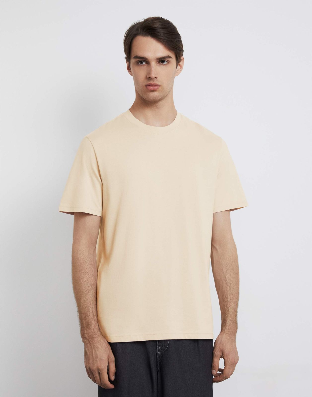 

Футболка мужская Gloria Jeans BKT016171 светло-бежевый M/182, BKT016171