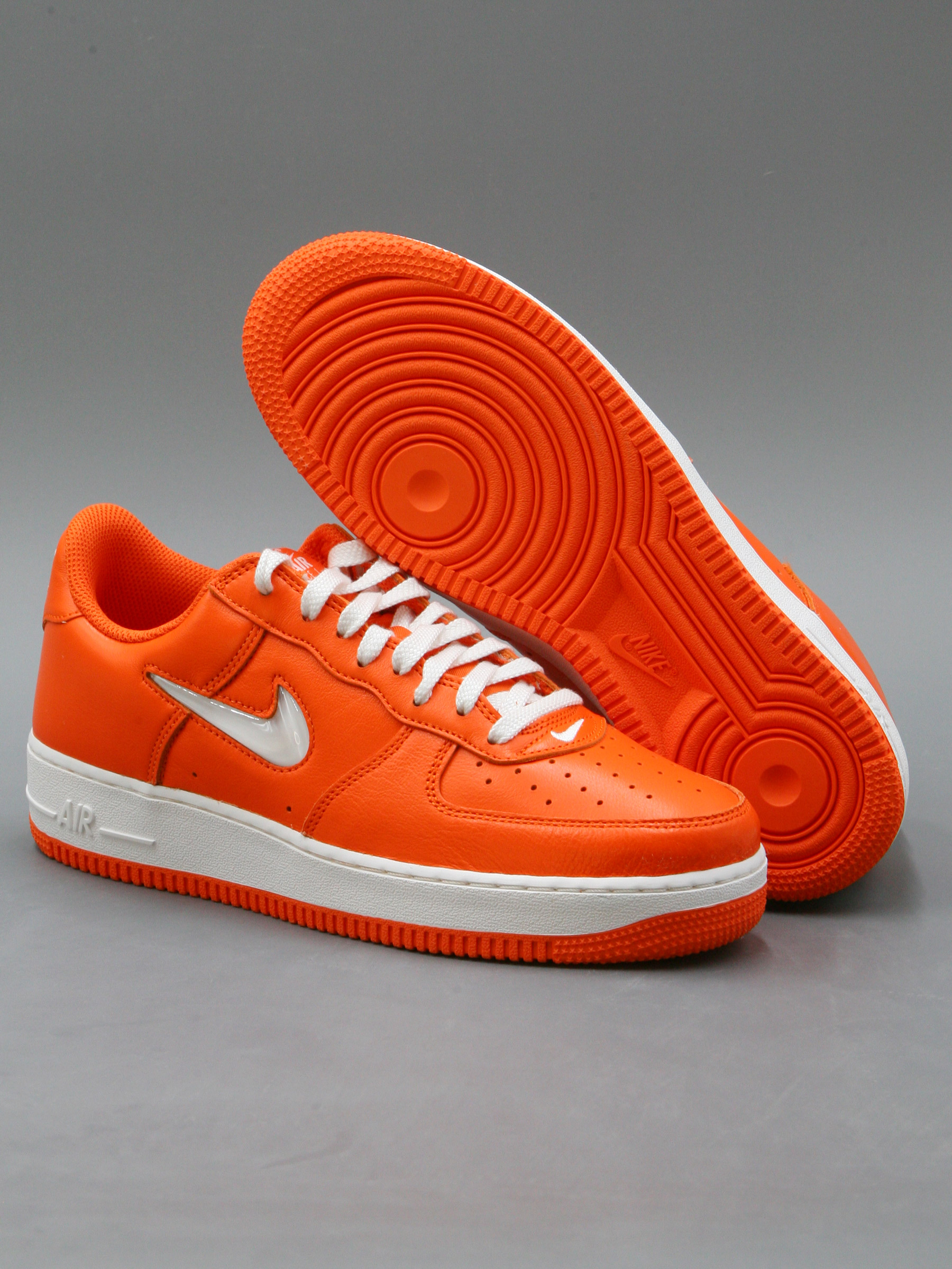 

Кеды мужские Nike Air Force 1 Low Retro оранжевые 9 US, Оранжевый, Air Force 1 Low Retro