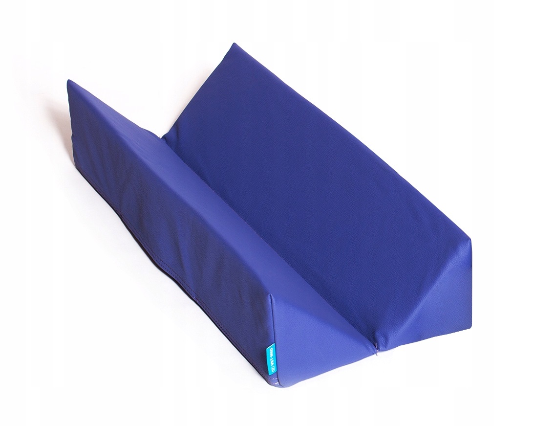 Подушка для фиксации животных ТД ВЕТ треугольная 680х150х150 мм, синий кожзам