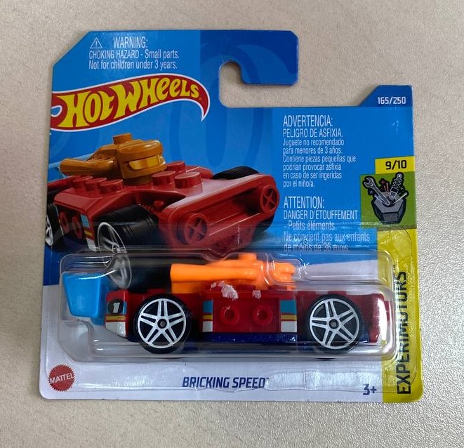 

Машинка базовой коллекции Hot Wheels BRICKING SPEED 5785 HCT37, Красный;оранжевый;синий, 5785