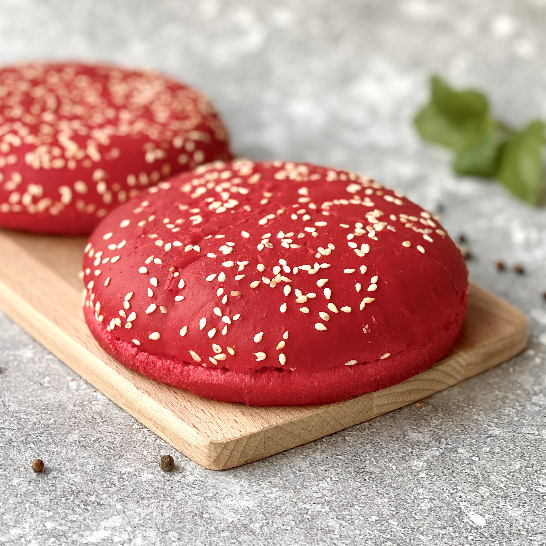 

Булочка для гамбургера с кунжутом красная (3 порции)