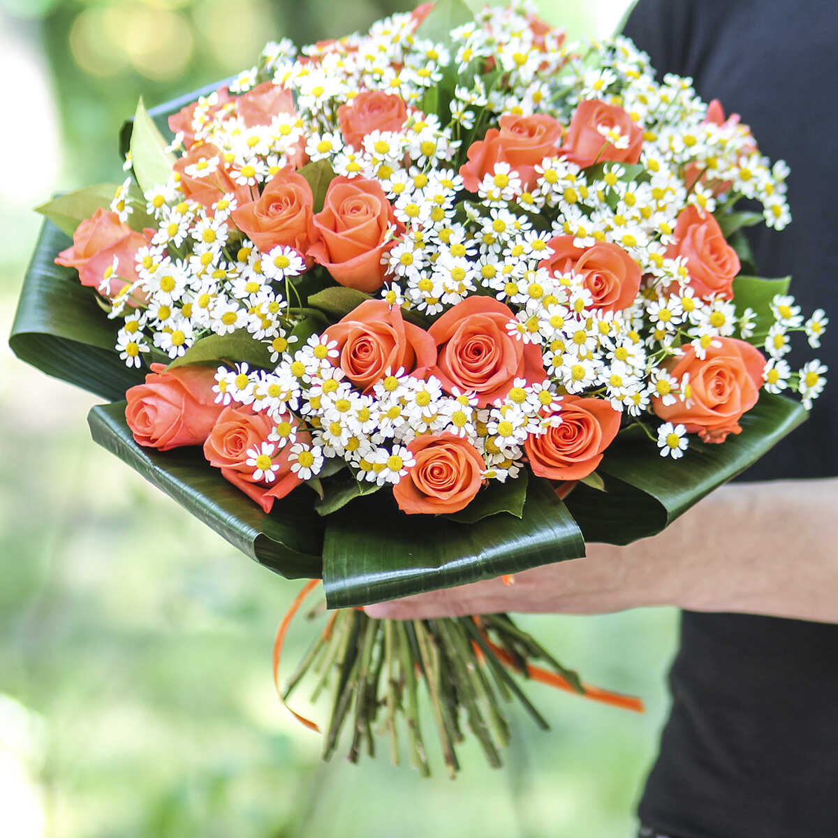 

Букет FlorPro Ромашки и корраловые розы Normal