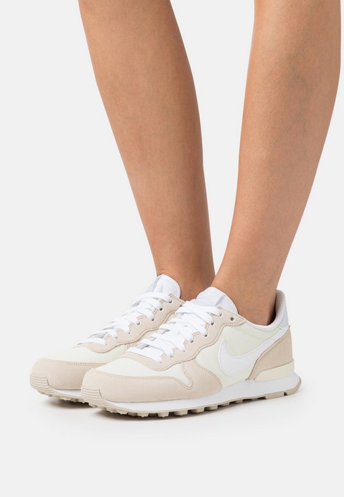 

Кроссовки женские Nike Womens Internationalist бежевые 39 EU (доставка из-за рубежа), Бежевый, Womens Internationalist