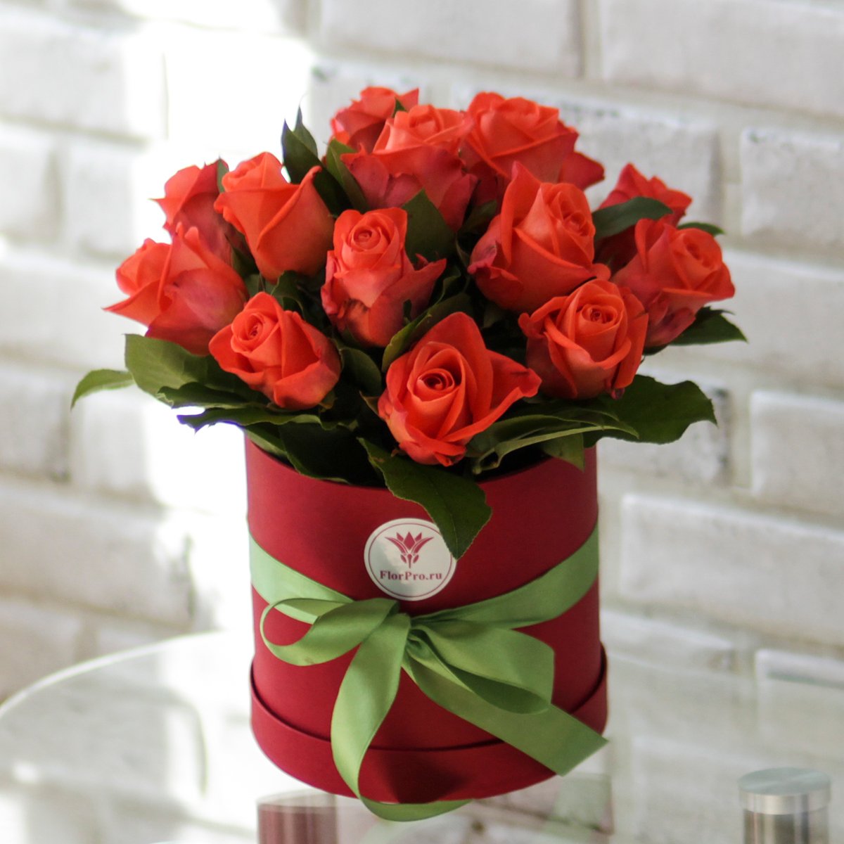 

Букет FlorPro 15 коралловых роз в коробке