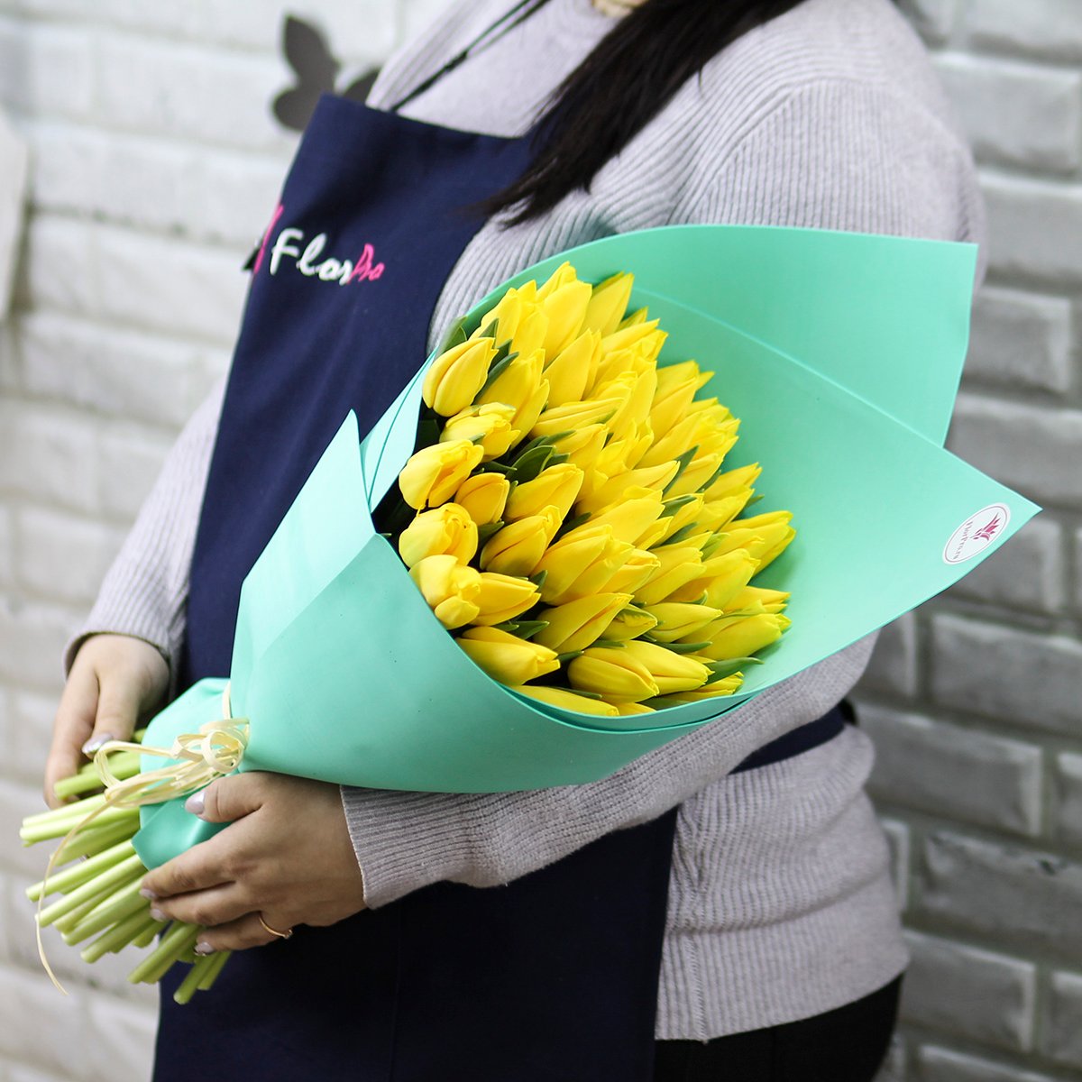 

Букет FlorPro 51 желтый тюльпан в упаковке