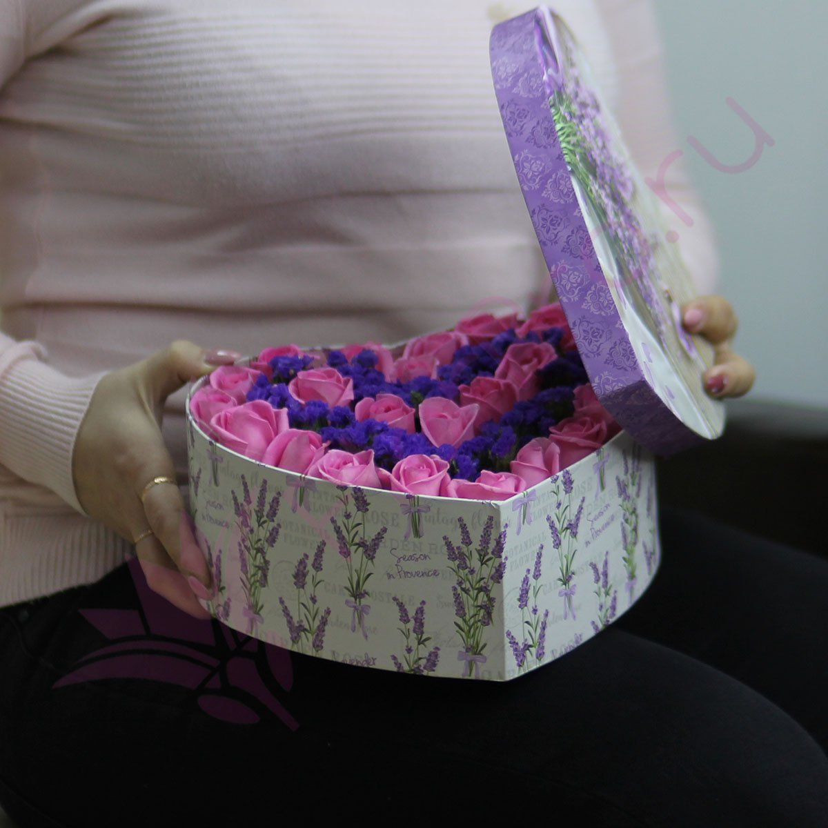 Букет FlorPro Сердце из розовых роз в коробке