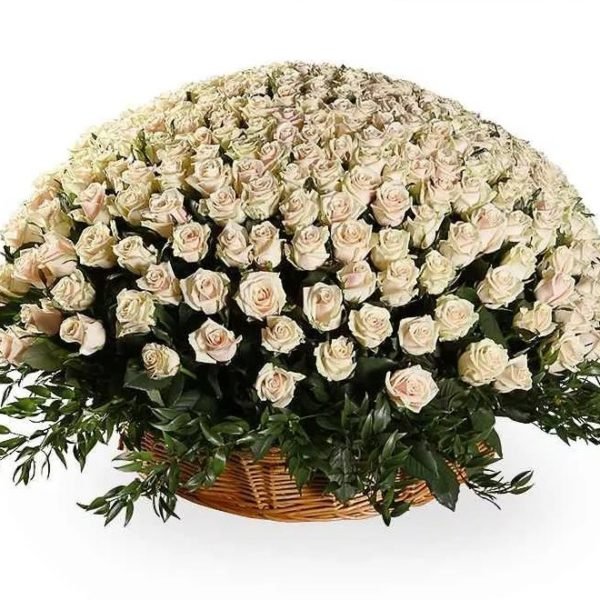 Букет FlorPro 151 кремовая роза Талея в корзине