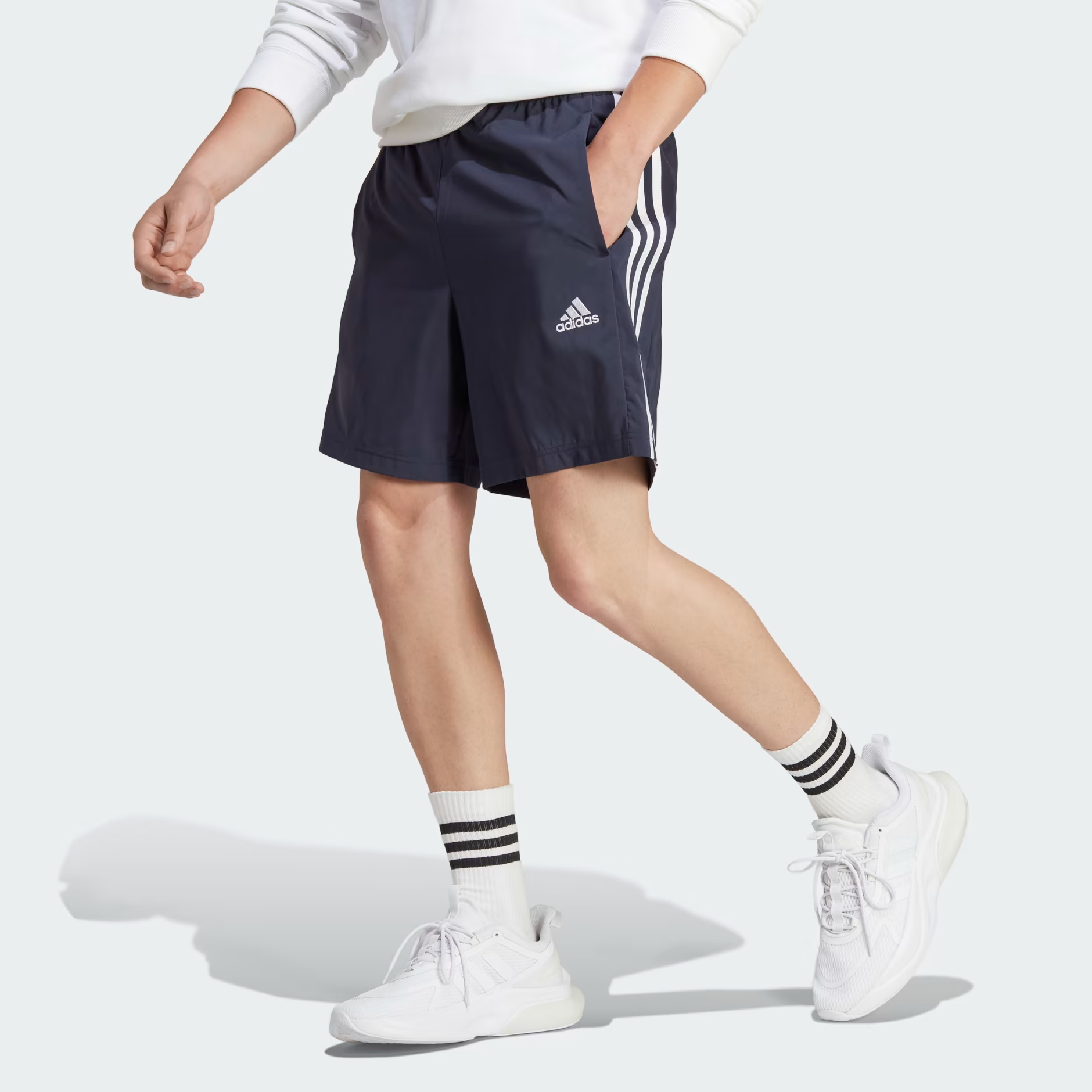 Спортивные шорты мужские Adidas IC1485 черные L