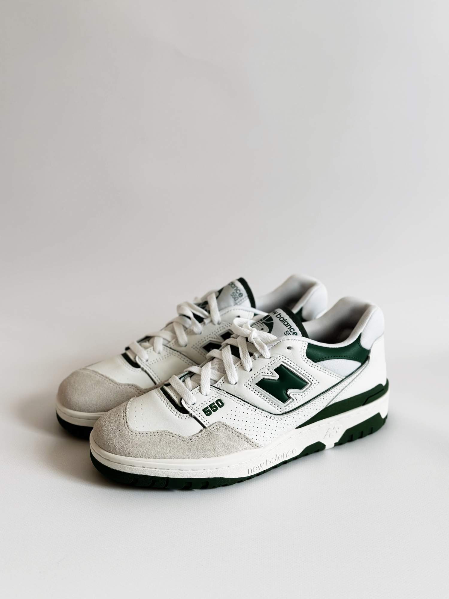 

Кеды унисекс New Balance 550 белые 7 US; 8.5 US, Белый, 550