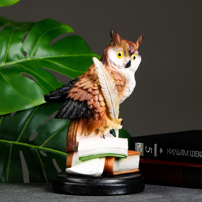 

Фигура "Сова с пером на книгах" 21х13,5см