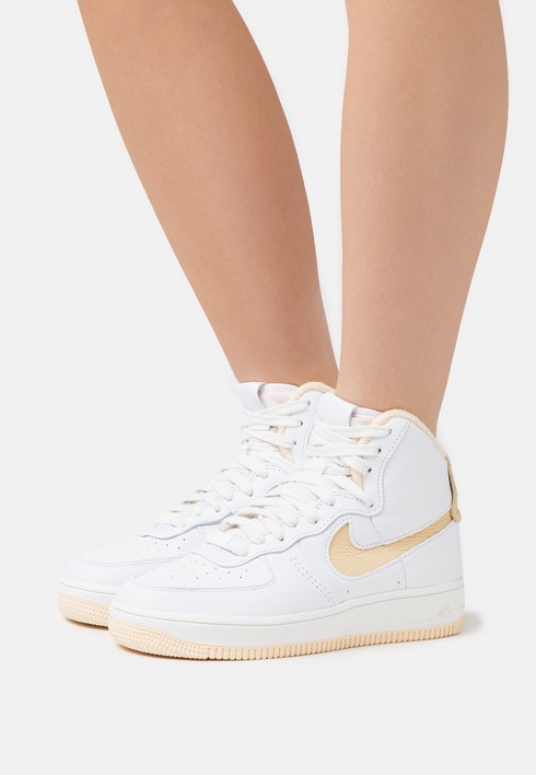 

Кеды женские Nike Af1 Sculpt белые 40 EU (доставка из-за рубежа), Белый, Af1 Sculpt