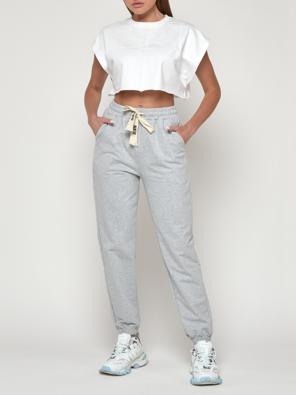 

Спортивные брюки женские NoBrand AD316 серые 58 RU, Серый, AD316