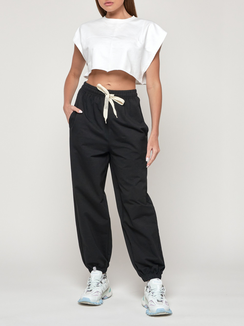 

Спортивные брюки женские NoBrand AD1404 черные 46 RU, Черный, AD1404