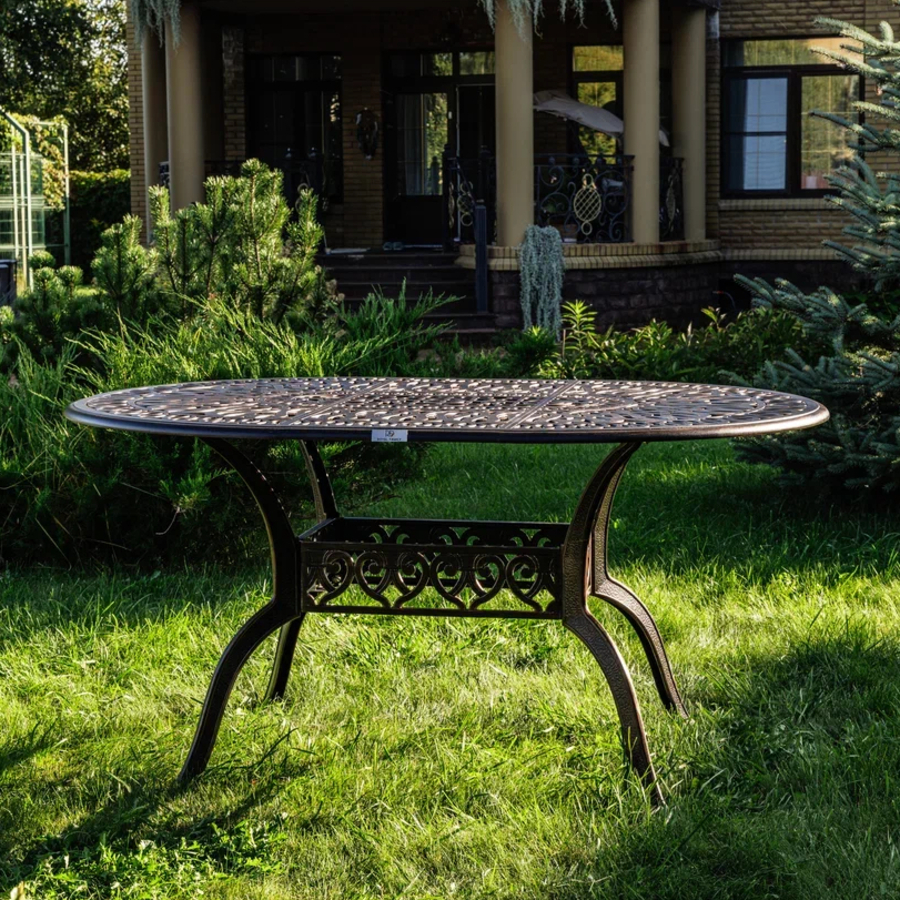 Садовый обеденный стол Royal Family Wilhelm овальной формы 144 см бронзовый 94410₽