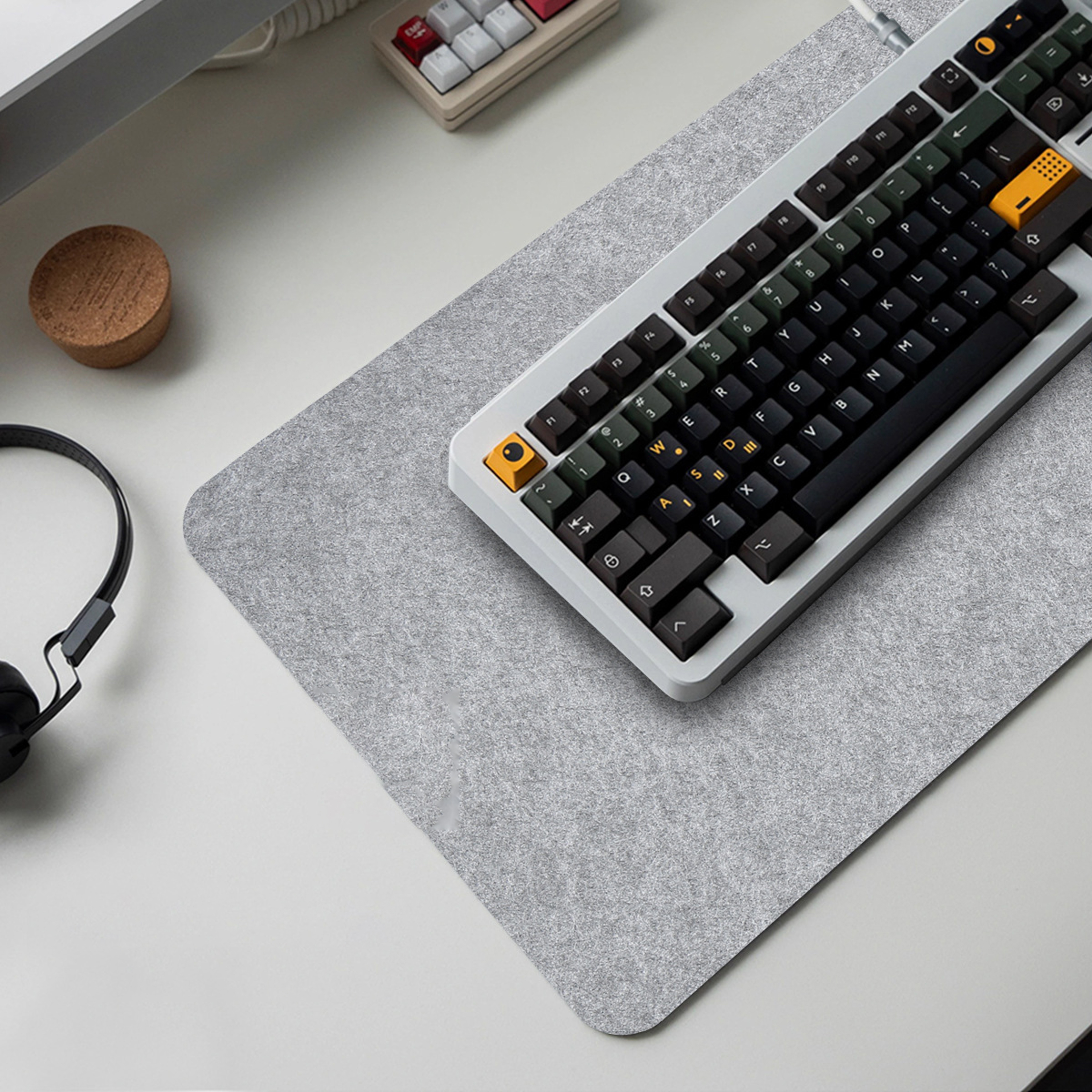 

Игровой коврик для мыши и клавиатуры NoBrand GEEKNOOK (20240409), Серый, Коврик для мышки GEEKNOOK 90*43CM Светло-серый Фетр