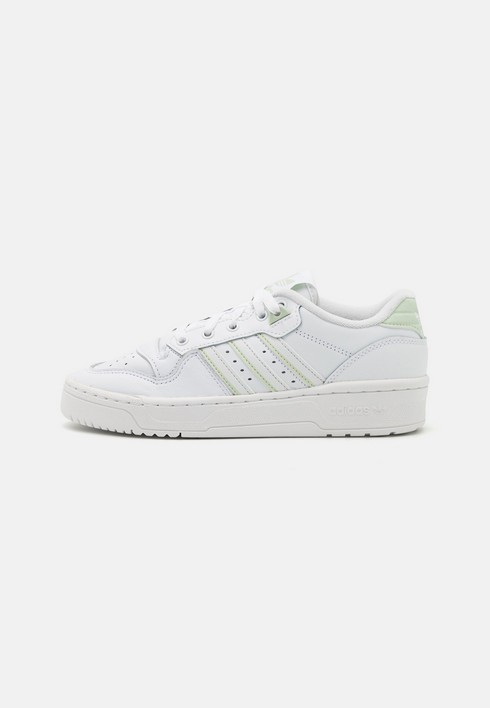 

Кеды женские Adidas Originals Rivalry Low W белые 40 2/3 EU (доставка из-за рубежа), Белый, Rivalry Low W