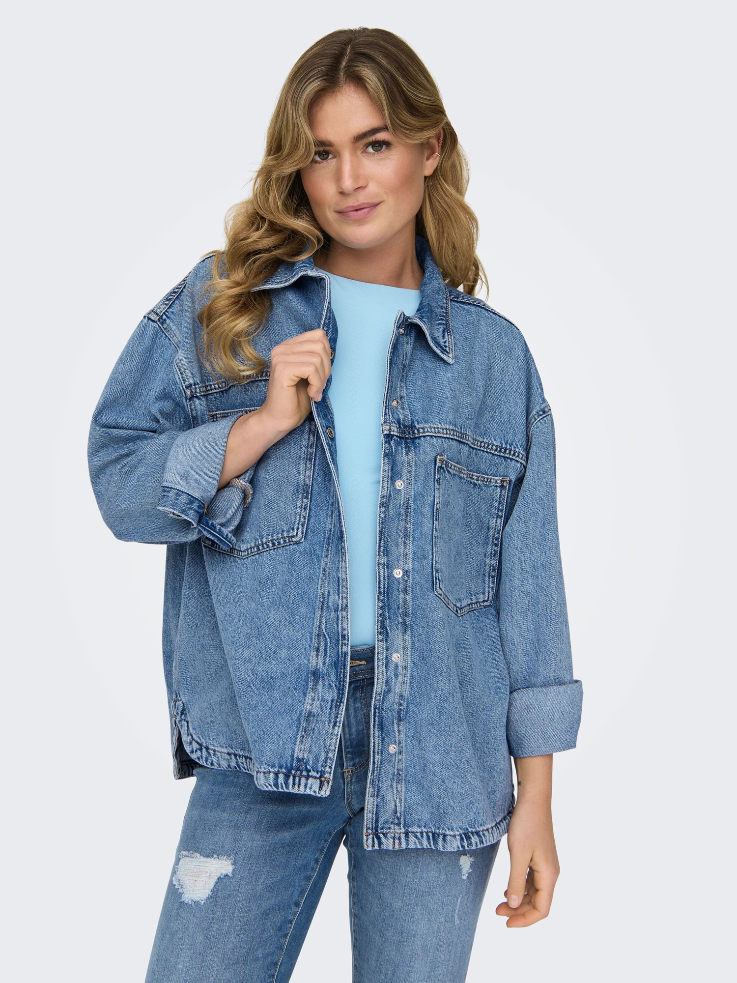 Рубашка Only для женщин джинсовая 15324363 голубой-Light Blue Denim размер S 6831₽