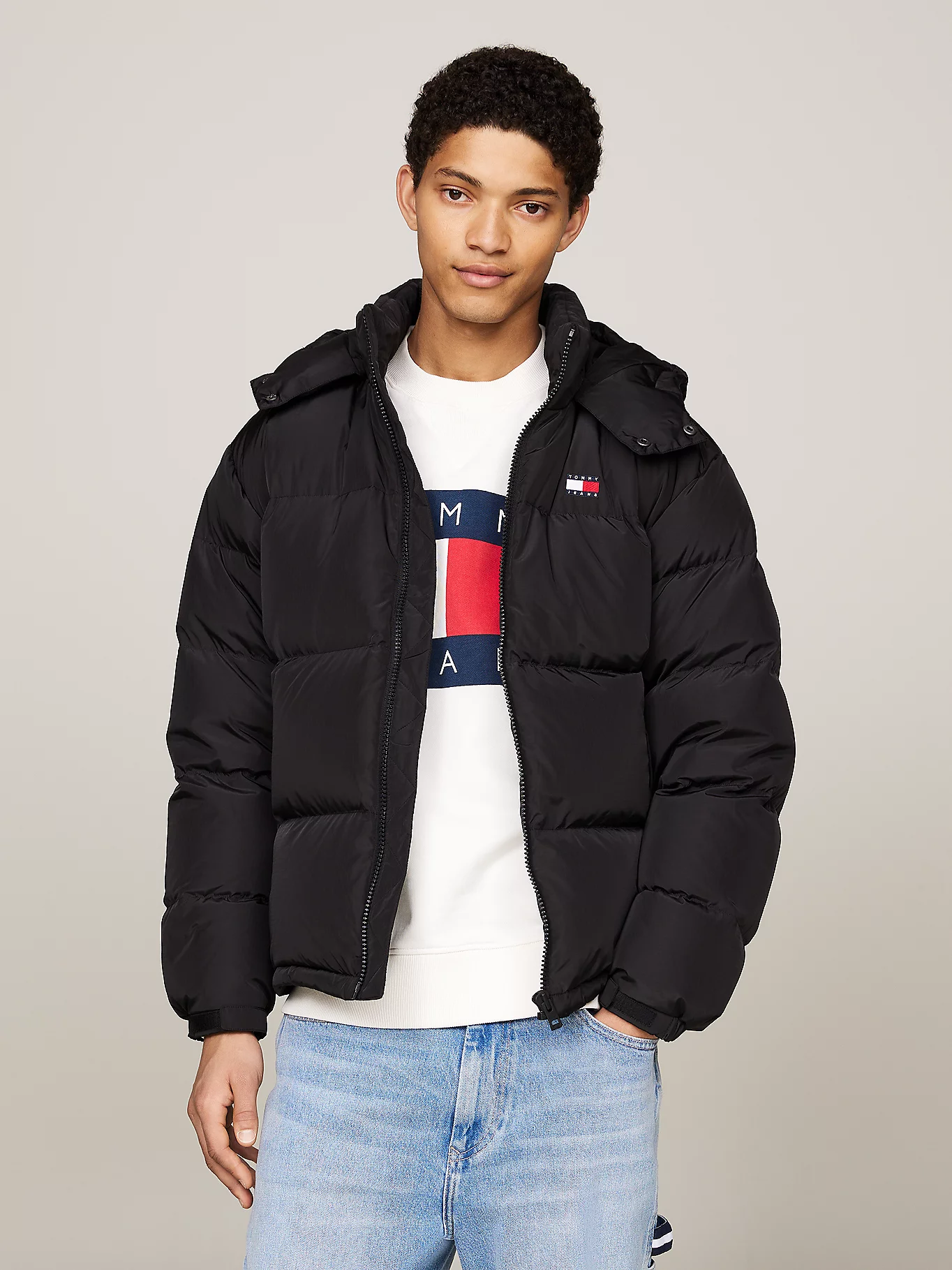 Пуховик Tommy Hilfiger Jeans для мужчин чёрный-BDS размер XL DM0DM19537 33990₽
