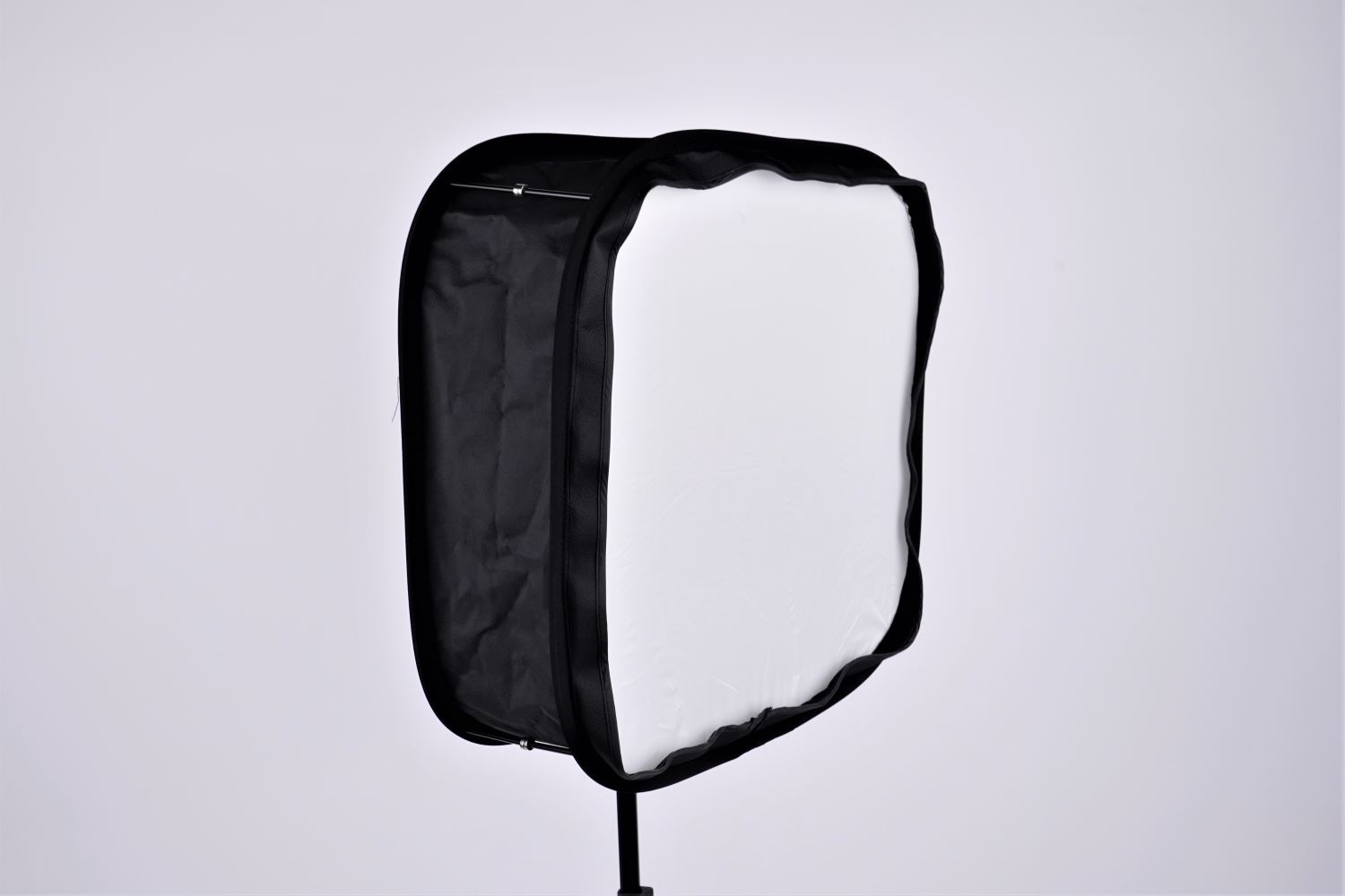 

Софтбокс FST LED SB-240 50x50