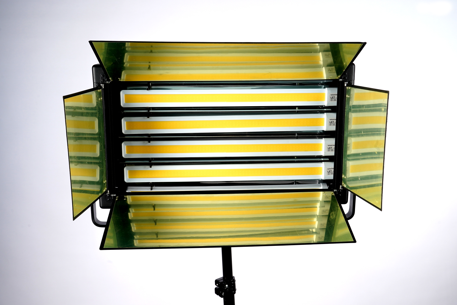 

Светодиодный осветитель FST DG-004LED