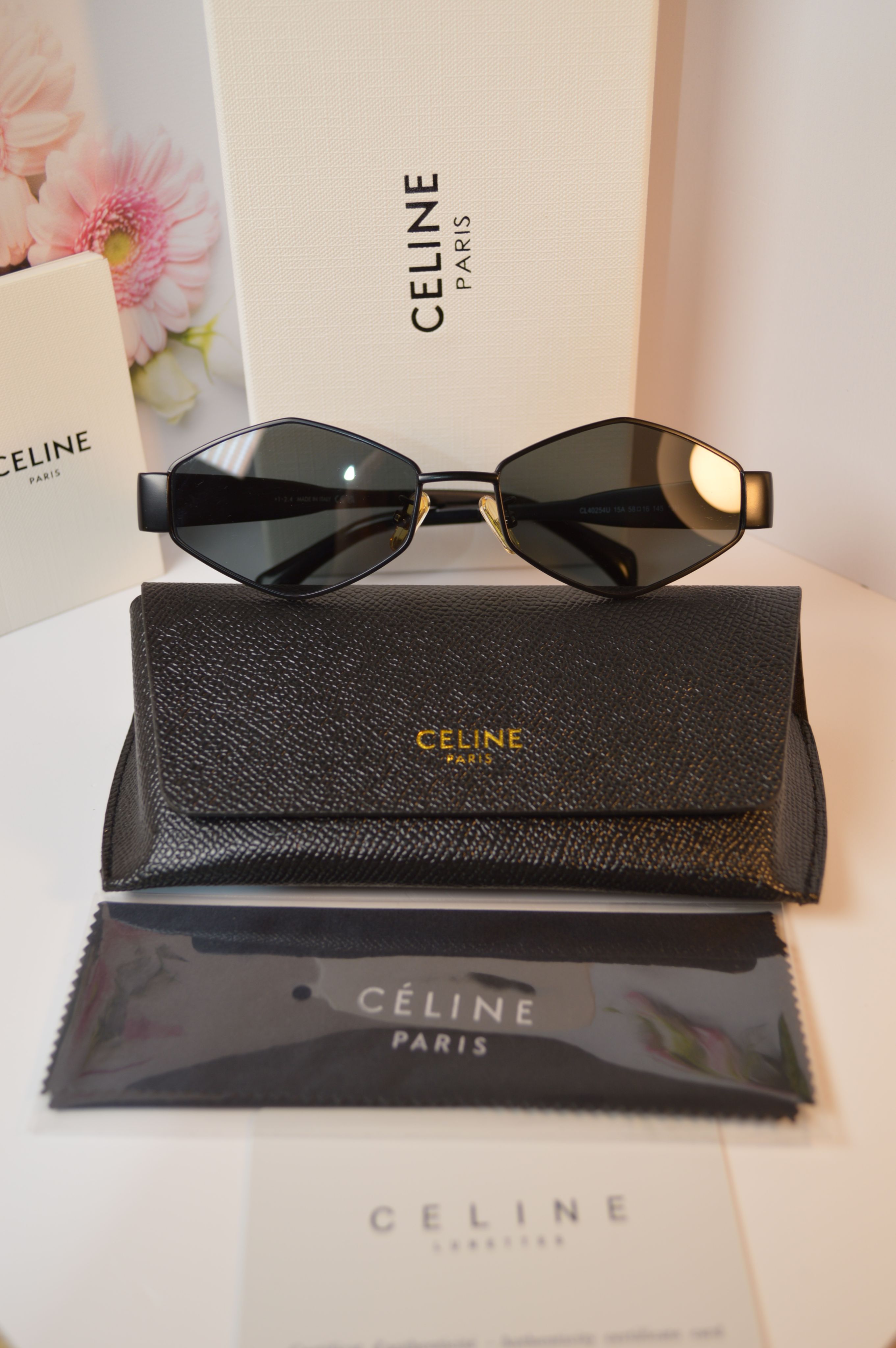 

Солнцезащитные очки женские Celine OL-SZO-Celine-40254U-black\black черные, OL-SZO-Celine-40254U-black\black