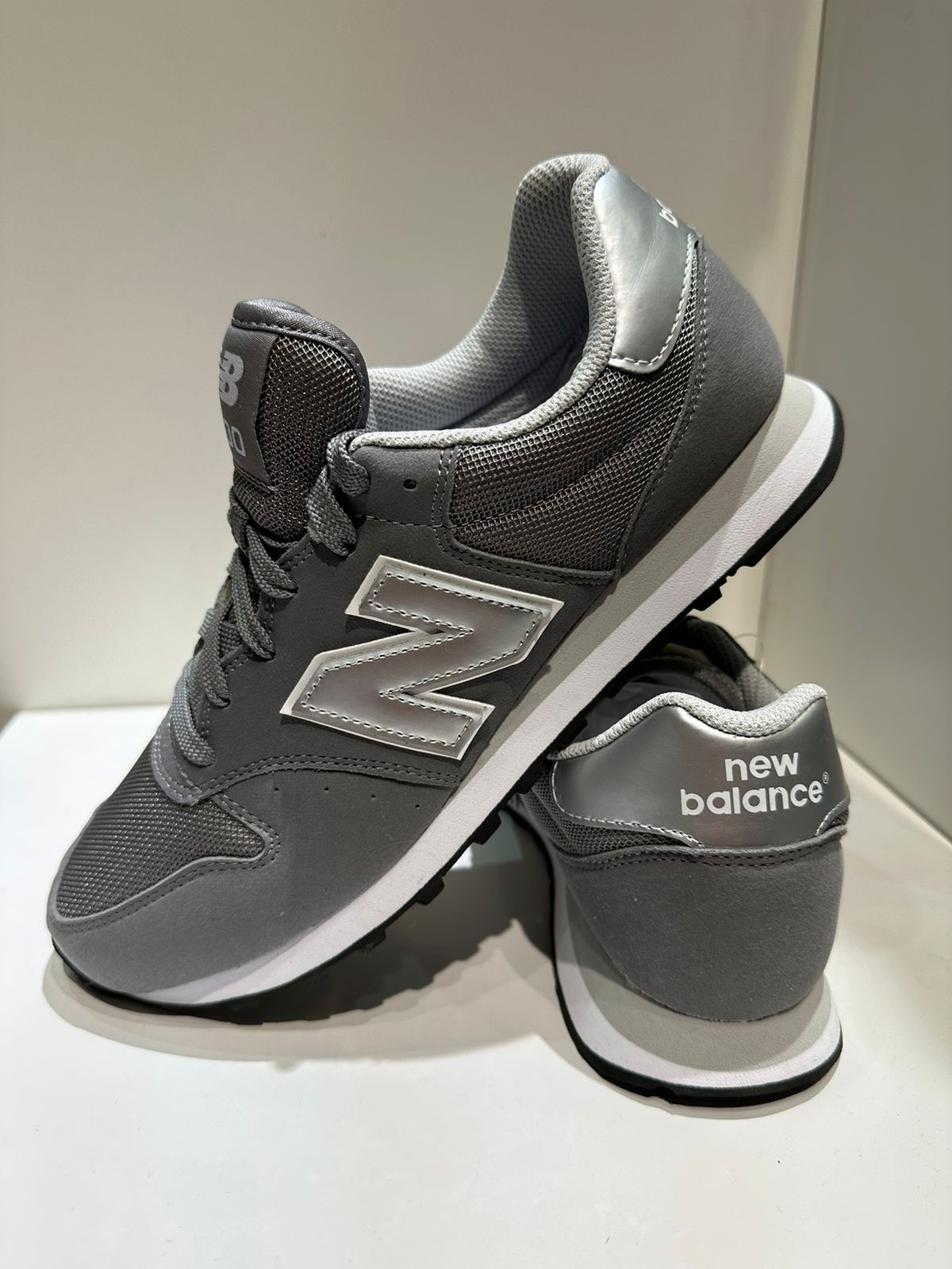 

Кроссовки мужские New Balance 500 серебристые 44.5 EU, Серебристый, 500