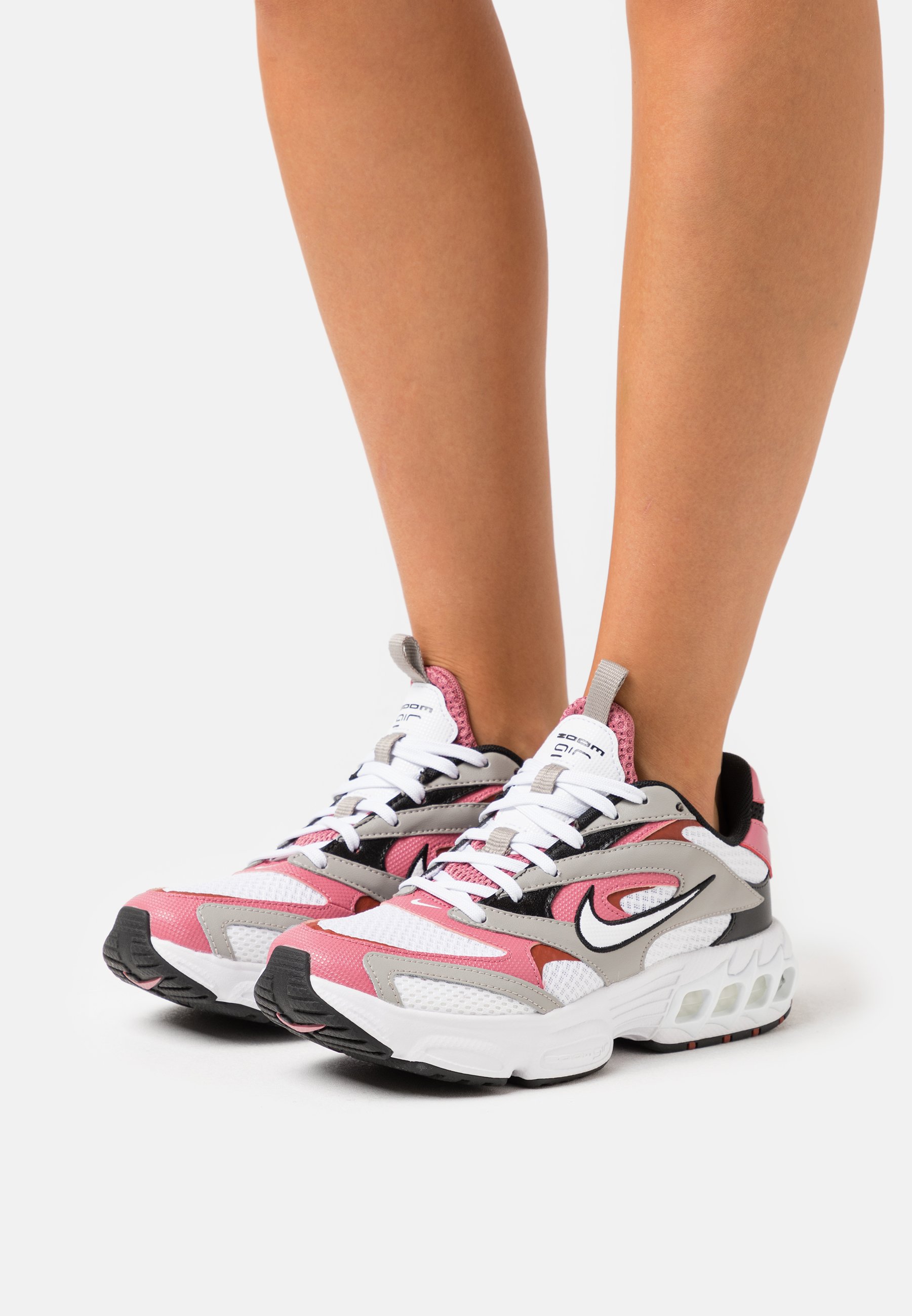 

Кроссовки женские Nike Sportswear W Zoom Air Fire белые 36.5 EU, Белый, W Zoom Air Fire