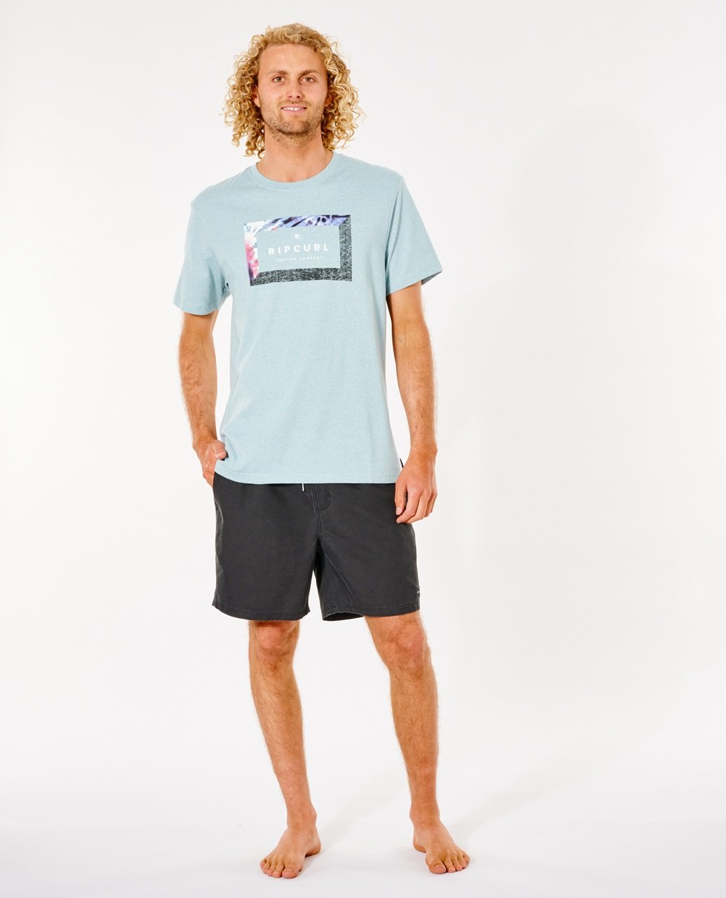 

Футболка мужская Rip Curl TROPIC WORLD TEE голубая M, TROPIC WORLD TEE