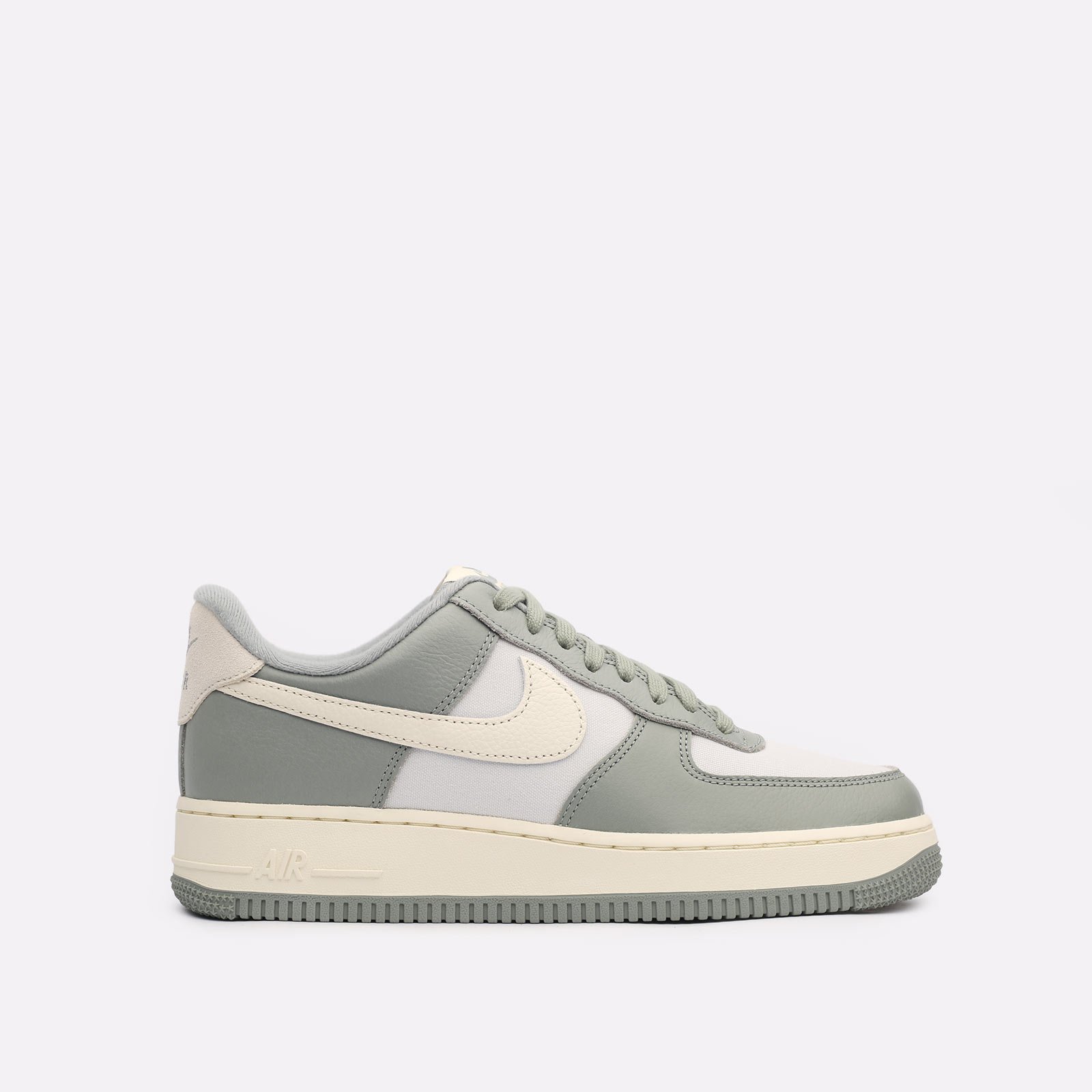 

Кеды мужские Nike Air Force 1 '07 LX зеленые 10.5 US, Зеленый, Air Force 1 '07 LX