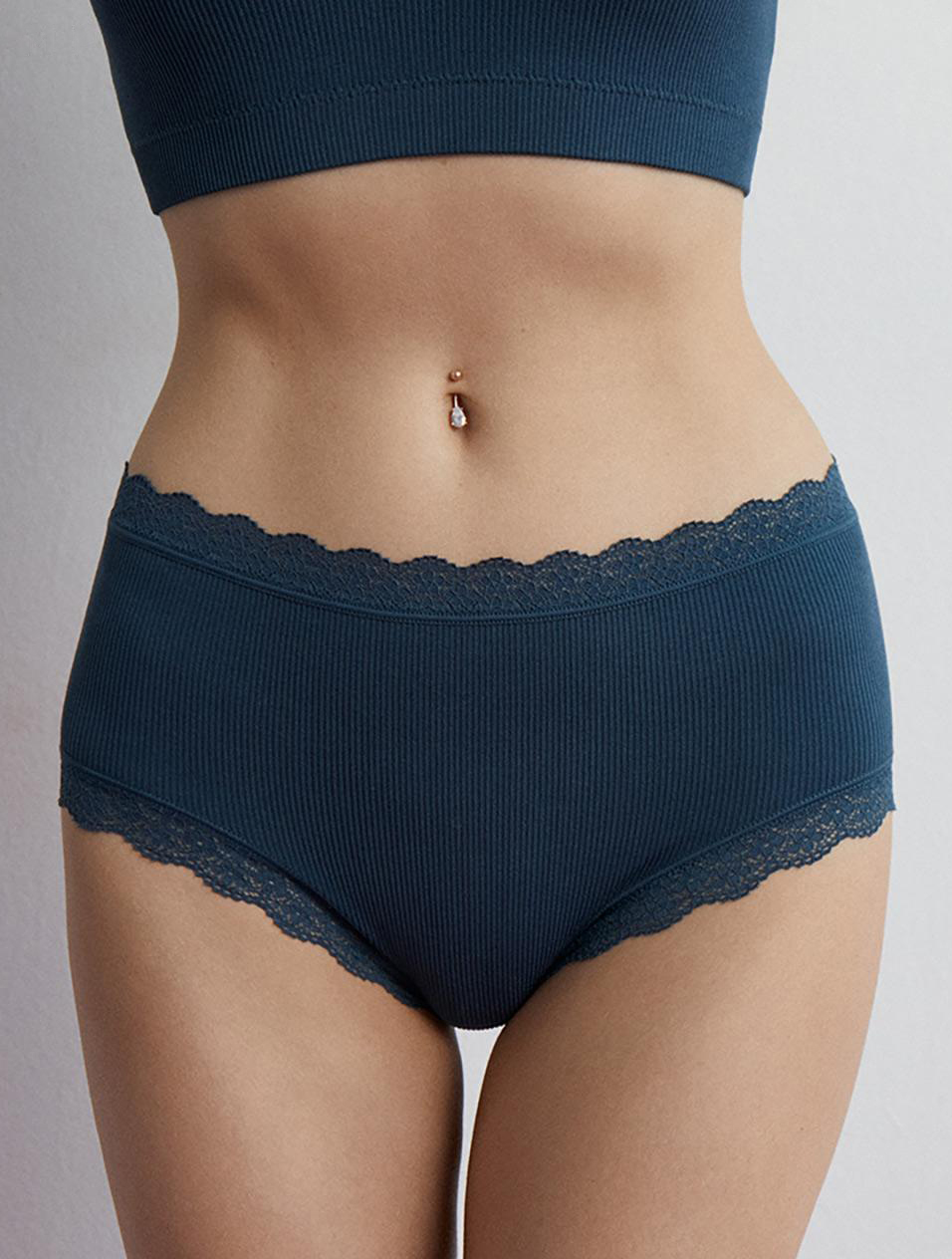 

Трусы женские Minimi 101465-10 синие M/L, Синий, 101465-10