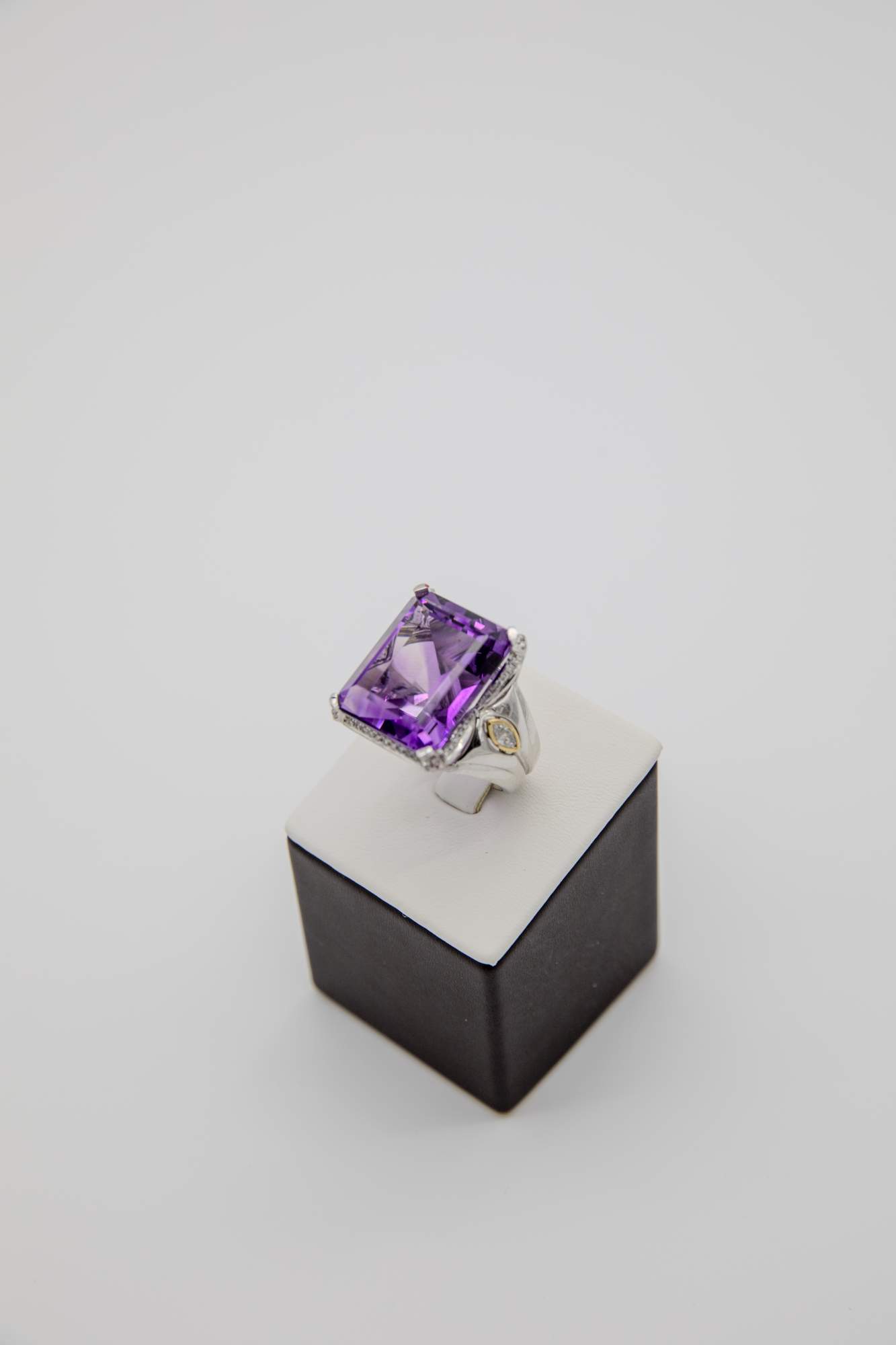 

Кольцо из золота р. 17,25 JV 08500211037, аметист/бриллиант, 08500211037
