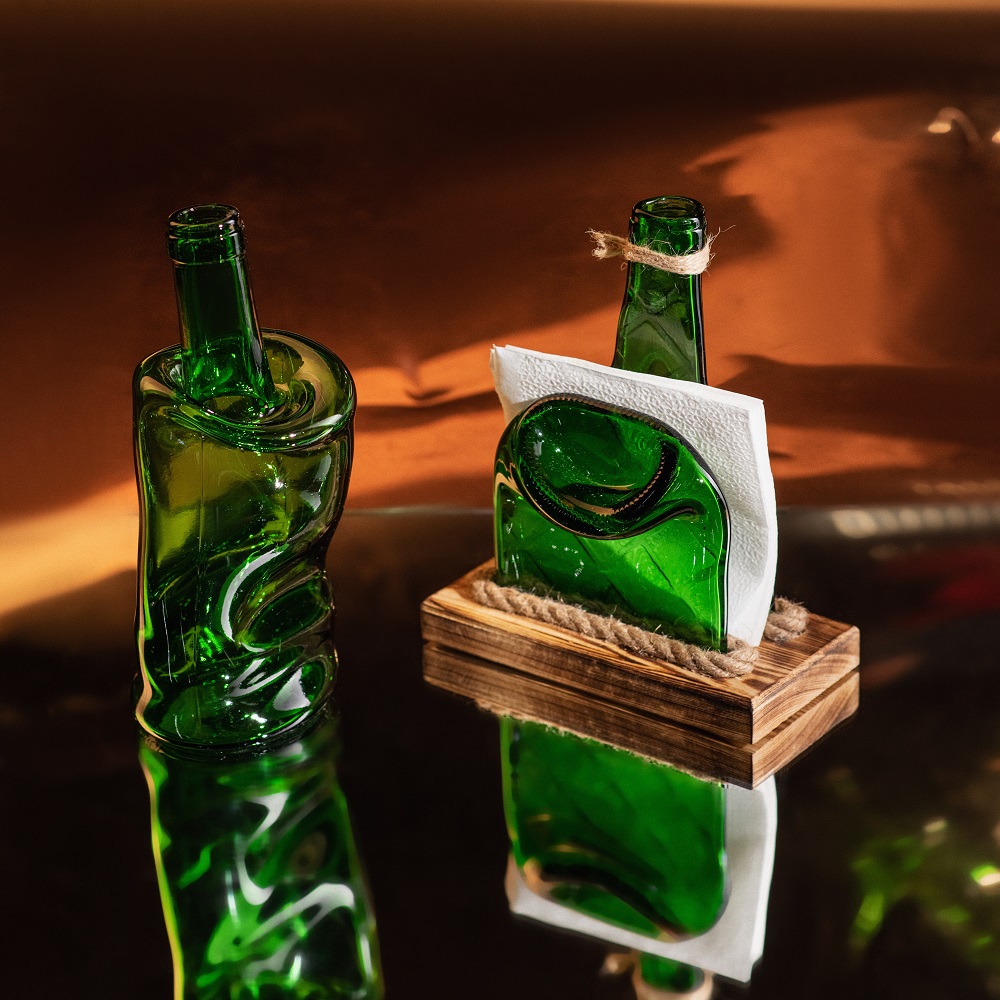 фото Набор из салфетницы и вазы из хмельных винных зеленых бутылок хмельное стекло