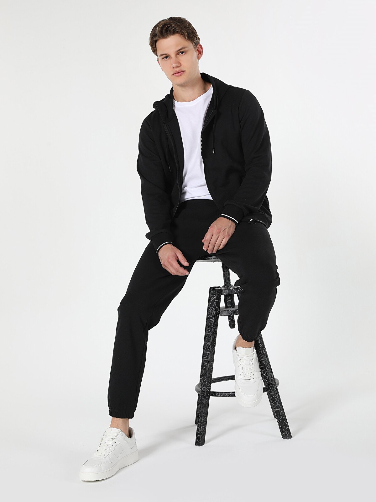 

Толстовка мужская Colin's CL1059670_Q1.V1 черная XL, CL1059670_Q1.V1