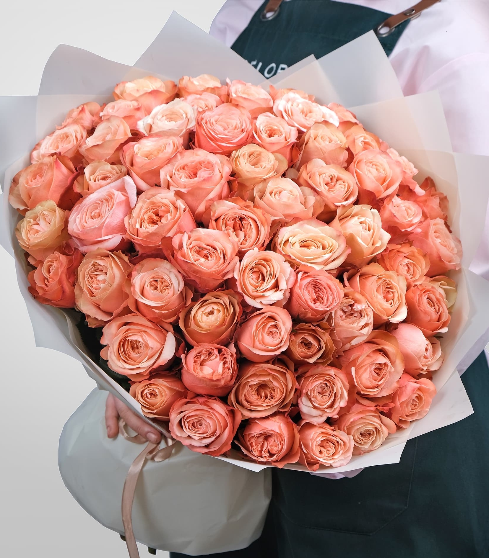 

Букет Studio Floristic из роз 75 шт 60 см Шампань розовый