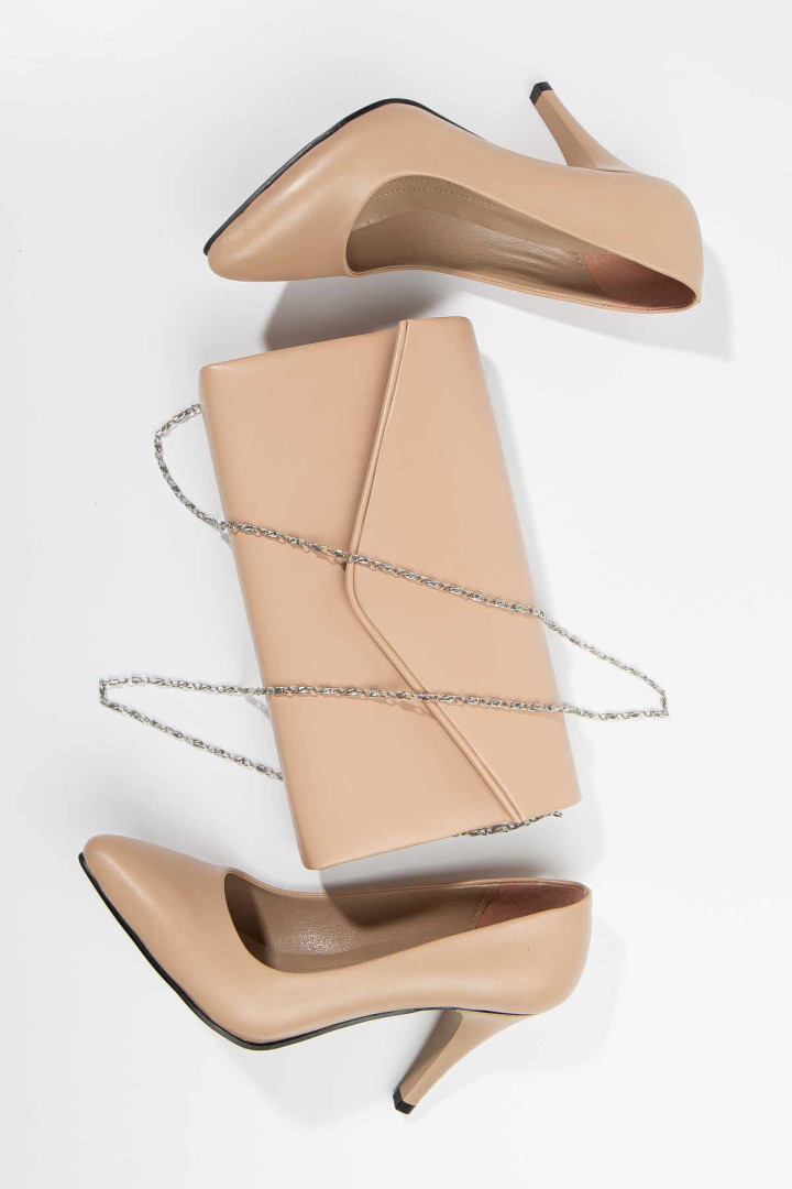 

Комплект туфли+сумочка Lio Shoes LioS-2MZ7J40LT5 бежевый 35 (доставка из-за рубежа), LioS-2MZ7J40LT5