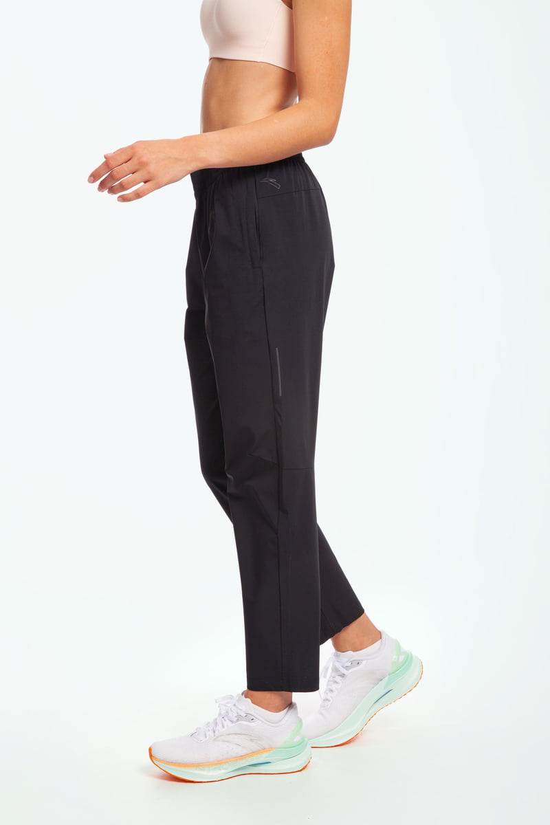 Спортивные брюки женские Anta RUNNING A-CHILL TOUCH/A-COOL 862335501 черные XS