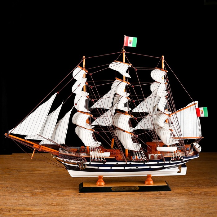 

Корабль с белым дном «Мортан», Белый