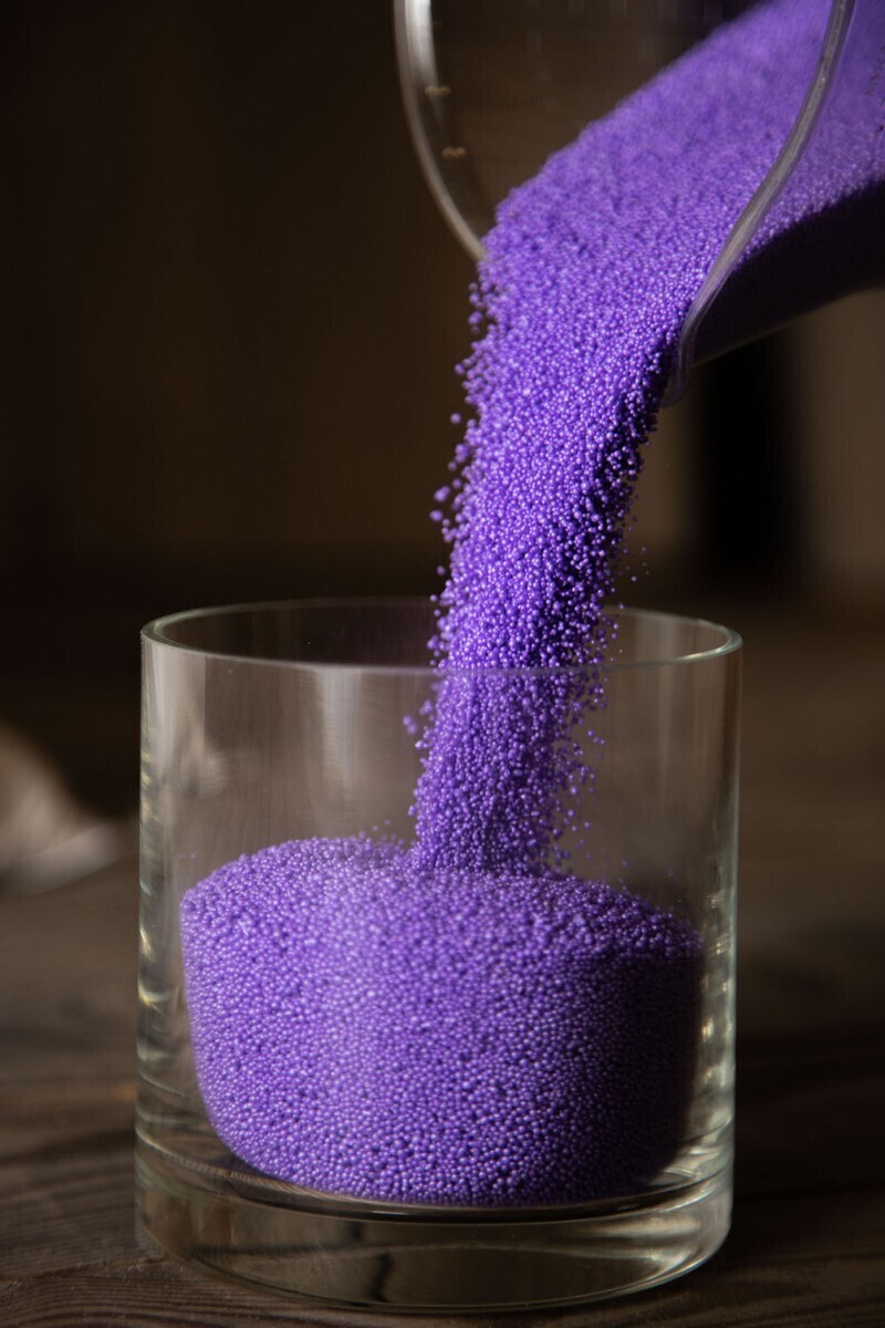 

Воск насыпной в гранулах фиолетовый неон-хамелеон 250 гр + 3 фитиля