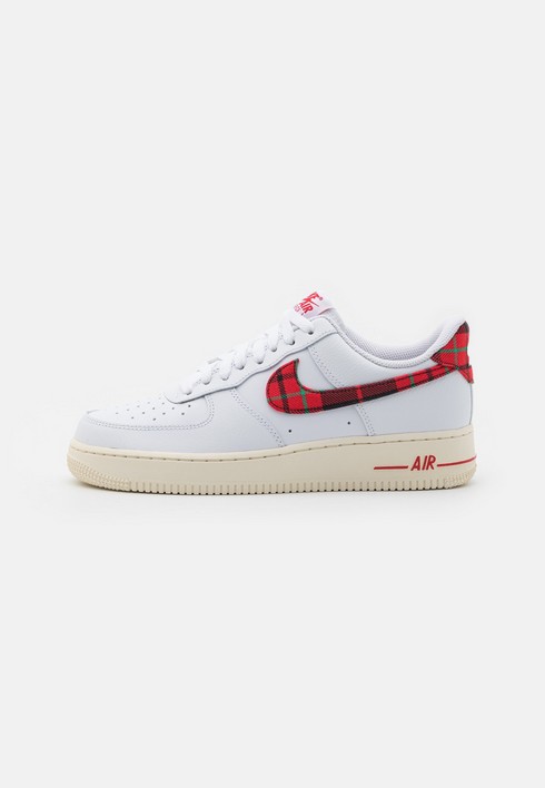 

Кеды мужские Nike Air Force 1 07 Lv8 Nos белые 39 EU (доставка из-за рубежа), Белый, Air Force 1 07 Lv8 Nos