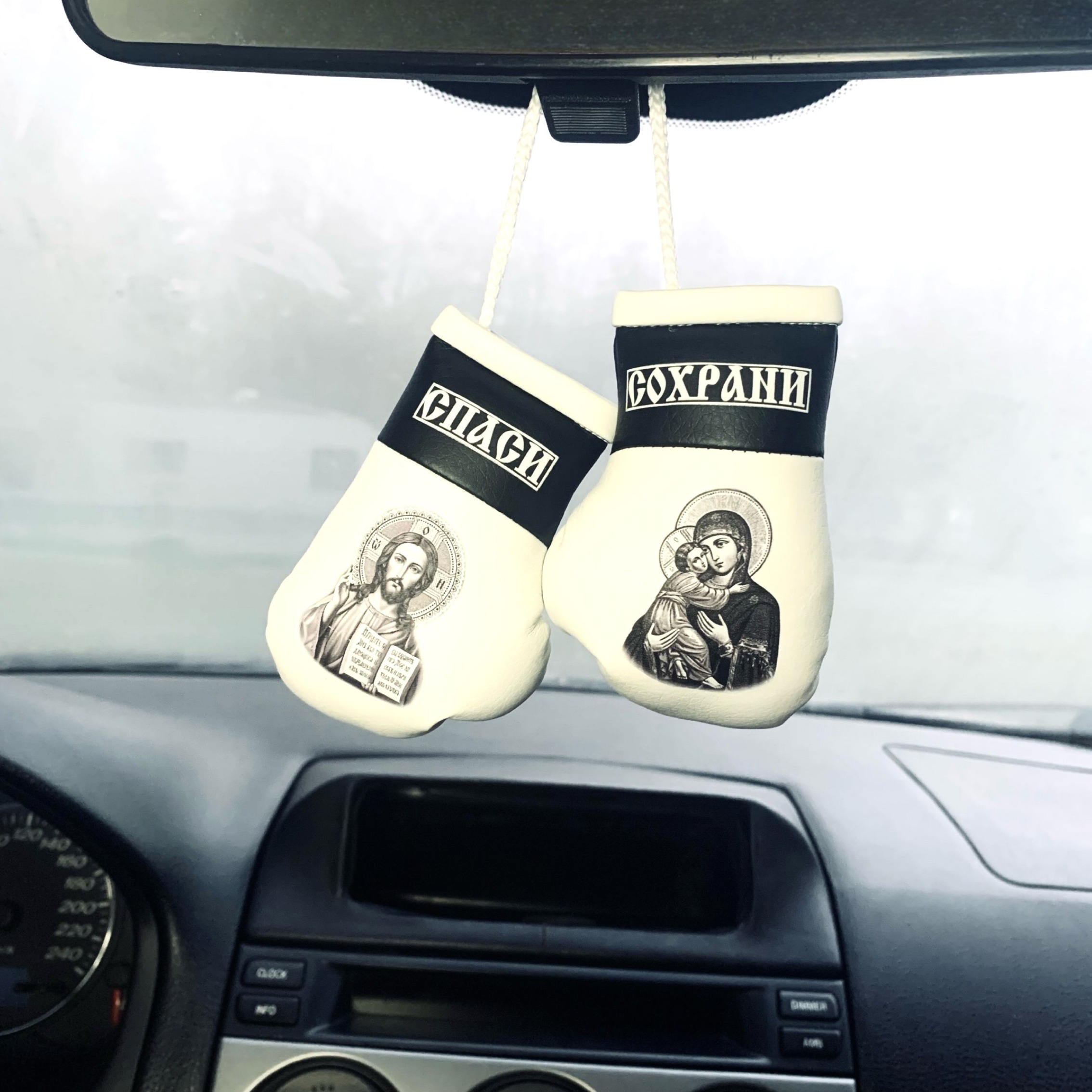 

Подвеска на зеркало заднего вида автомобиля боксерские перчатки "Спаси и Сохрани", Перчатки