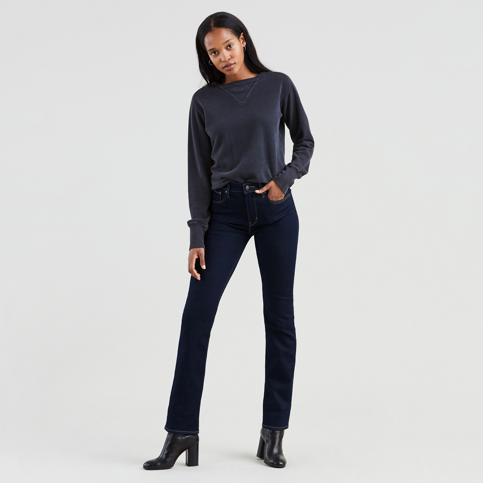 фото Джинсы женские levi's 724 high rise straight синие 25/28