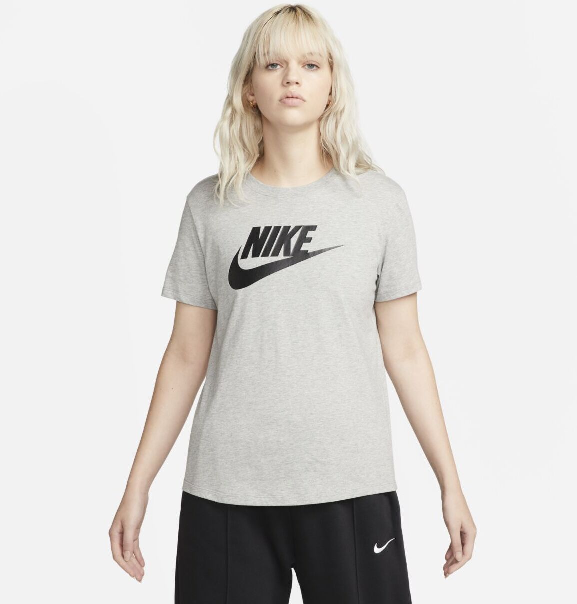 Футболка женская Nike W Sportswear Essentials Logo T-Shirt серая L