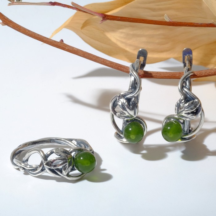 фото Гарнитур посеребрение 2 предмета: серьги, кольцо, кобри "нефрит", 18,5 размер жемчужина