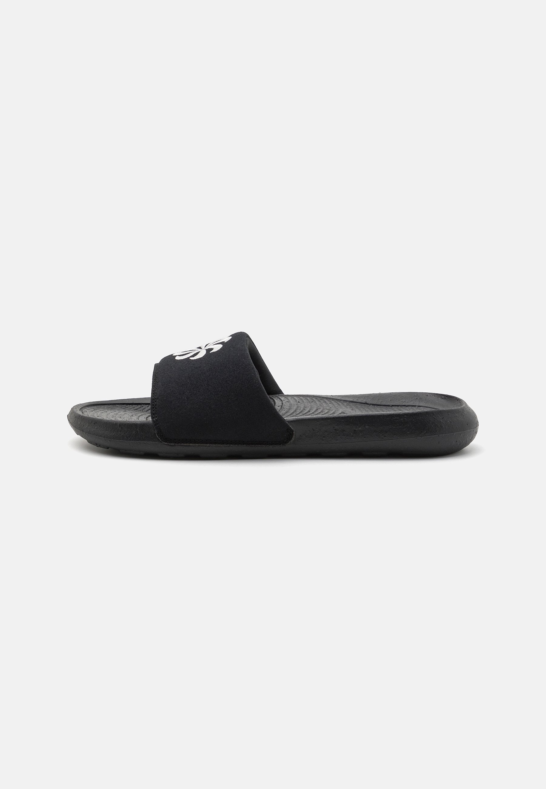 

Сланцы мужские Nike Sportswear Victori One Slide черные 38.5 EU (доставка из-за рубежа), Черный, Victori One Slide