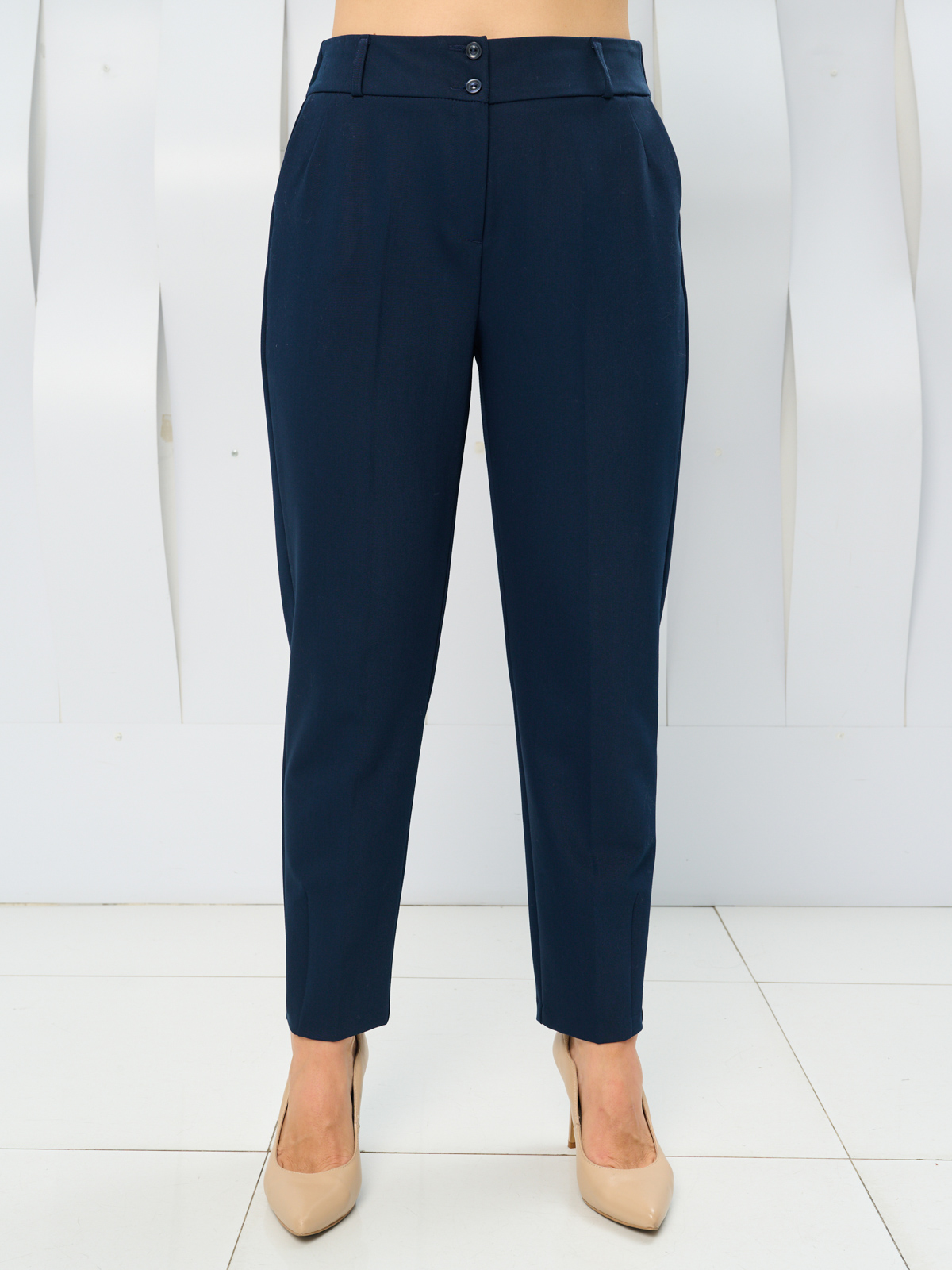 

Брюки женские Maxroses 01-00047639 синие 48, Синий, 01-00047639