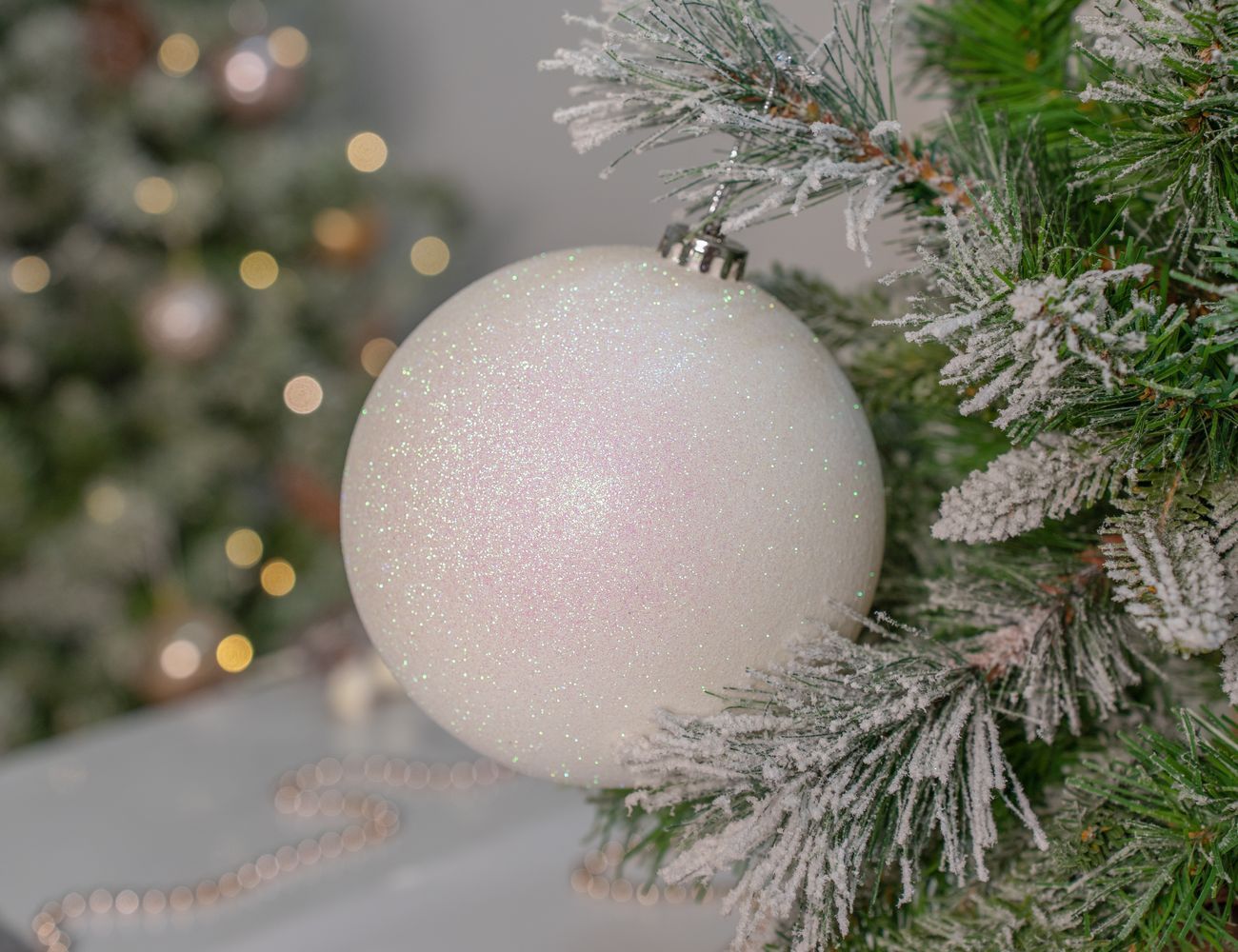 

Шар на ель Winter Deco Глиттер 1135095 15 см 1 шт. белый, 1135095