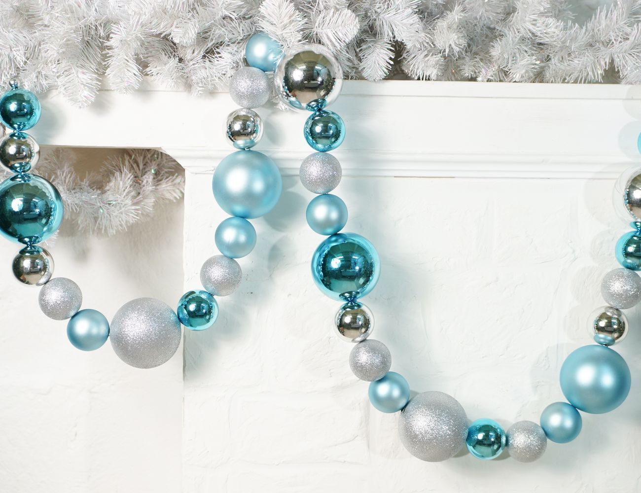 

Бусы новогодние Winter Deco Праздничная роскошь пластик 3081131 220 см серебристый голубой, Праздничная роскошь