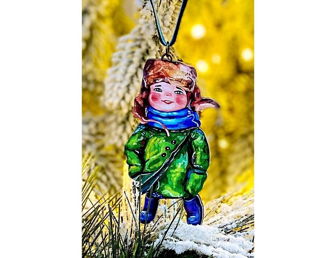 Елочная игрушка Мальчик в ушанке - Зимние Каникулы 10 см, дерево, подвеска, МанузинЪ
